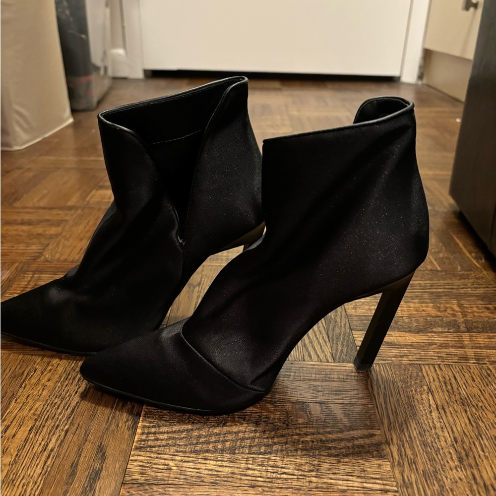 Sexy black heel boots